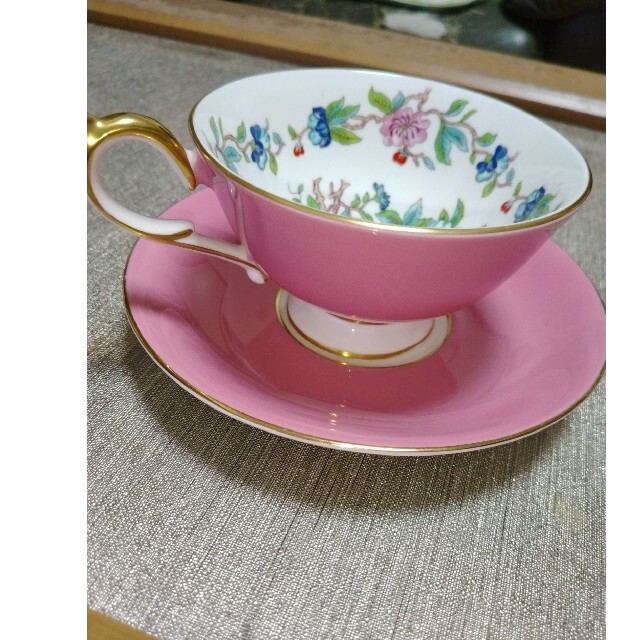 Aynsley China(エインズレイ)のエインズレイのピンクティカップ＆ソーサー インテリア/住まい/日用品のキッチン/食器(食器)の商品写真