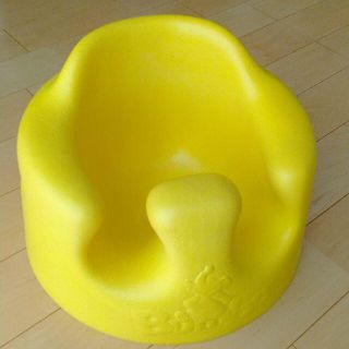 バンボ(Bumbo)のバンボ 　黄色  ベビーチェア　イエロー　『送料込み』(その他)