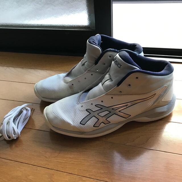 asics(アシックス)のアシックスバッシュ　バスケットシューズ スポーツ/アウトドアのスポーツ/アウトドア その他(バスケットボール)の商品写真