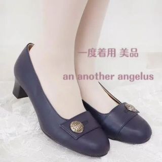 アンアナザーアンジェラス(an another angelus)の最終値下げ！カットワーク釦使いパンプス/an another angelus(ハイヒール/パンプス)