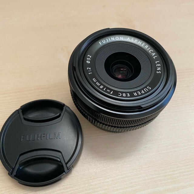 富士フイルム(フジフイルム)のFUJIFILM 単焦点レンズ XF18mmF2 スマホ/家電/カメラのカメラ(レンズ(単焦点))の商品写真