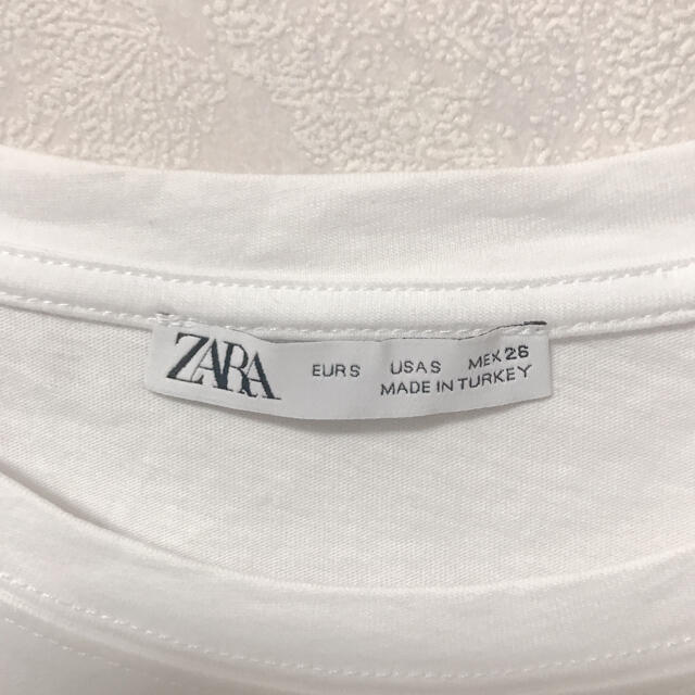 ZARA(ザラ)のZARAビジュー白トップス レディースのトップス(カットソー(半袖/袖なし))の商品写真