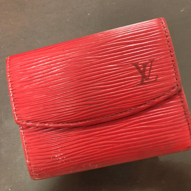 LOUIS VUITTON(ルイヴィトン)のルイヴィトン　LV 赤　エピ　財布　小銭入れ レディースのファッション小物(コインケース)の商品写真