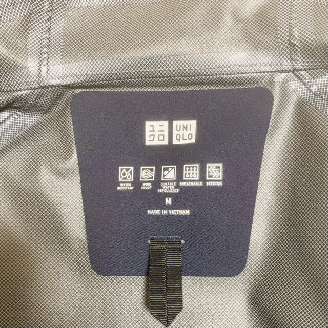 UNIQLO(ユニクロ)のユニクロ　ブロックテックパーカー　ネイビー　M メンズのジャケット/アウター(ナイロンジャケット)の商品写真