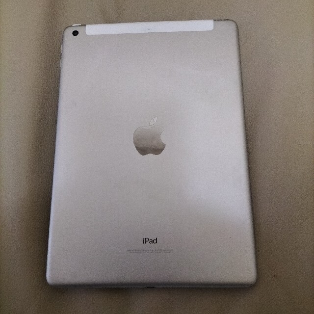 iPad5世代 32G シルバー docomo