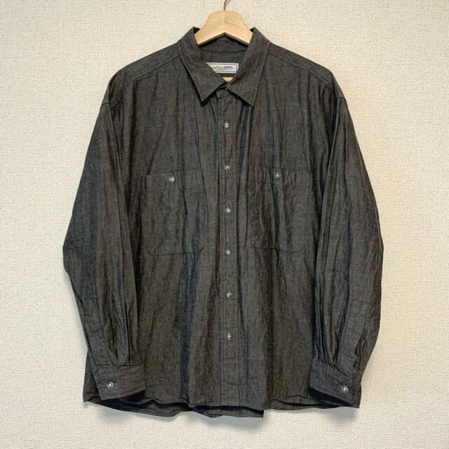1LDK SELECT(ワンエルディーケーセレクト)のuniversal products ブラックシャンブレーシャツ メンズのトップス(シャツ)の商品写真