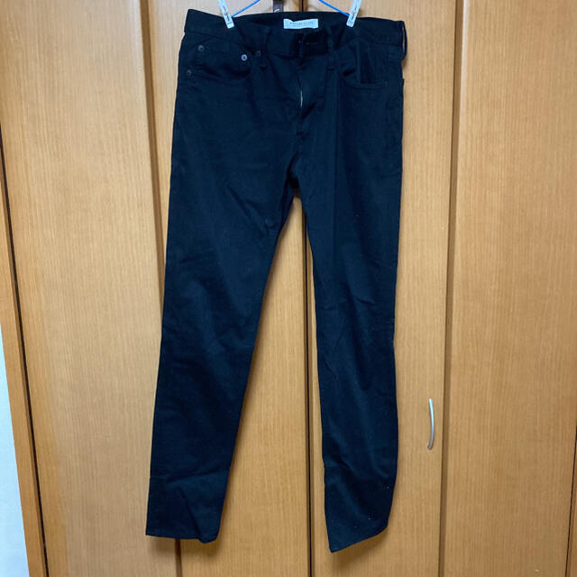 GU(ジーユー)のGU 黒スキニーパンツ 31 メンズのパンツ(デニム/ジーンズ)の商品写真