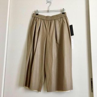 イエナ(IENA)の★新品 定価12000円！ ZARA ザラ 美シルエット バミューダパンツ(カジュアルパンツ)