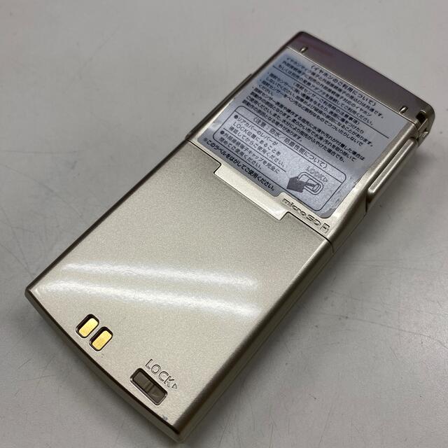 NTTdocomo(エヌティティドコモ)のドコモ 中古 F-10B ゴールド ガラケー スマホ/家電/カメラのスマートフォン/携帯電話(携帯電話本体)の商品写真