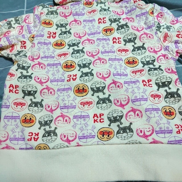 ヒロ様専用  子供服 アンパンマンパーカー 100  キッズ/ベビー/マタニティのキッズ服男の子用(90cm~)(ジャケット/上着)の商品写真