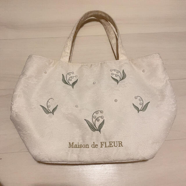 Maison de FLEUR(メゾンドフルール)のMaison de FLEUR メゾンドフルール　すずらん　トートバッグ レディースのバッグ(トートバッグ)の商品写真