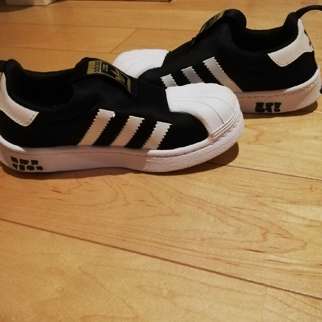 adidas(アディダス)の【専用】adidas　靴17cm キッズ/ベビー/マタニティのキッズ靴/シューズ(15cm~)(スニーカー)の商品写真