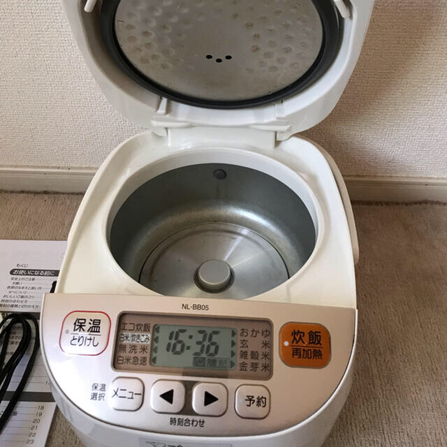 象印(ゾウジルシ)のZOJIRUSHI NL-BB05-TM スマホ/家電/カメラの調理家電(炊飯器)の商品写真