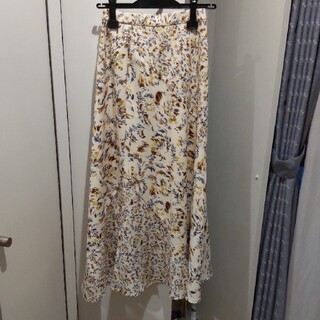ココディール(COCO DEAL)のリリアンカラット今期花柄スカート(ロングスカート)