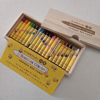 山田養蜂場 - 新品！みつばちクレヨン18色(木箱入り)