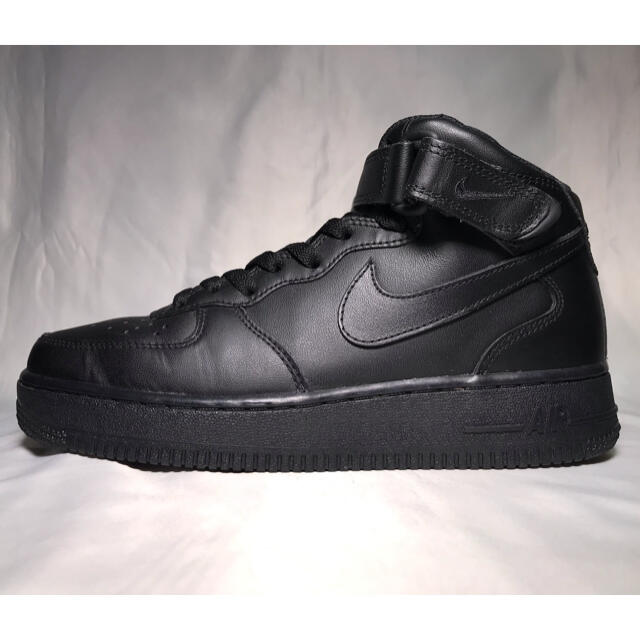 NIKE(ナイキ)のNIKE AIR FORCE 1 MID WMNS BLACK 24.0cm レディースの靴/シューズ(スニーカー)の商品写真