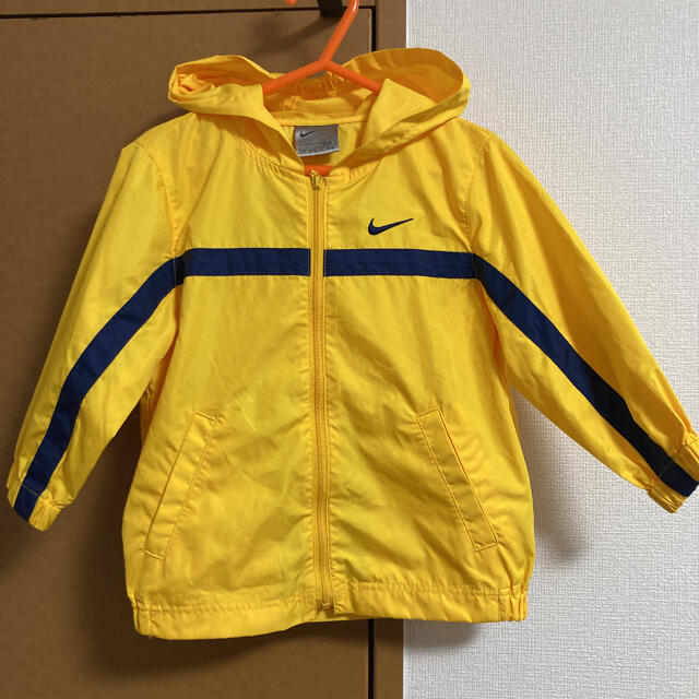 NIKE(ナイキ)のNIKE ナイキ　ナイロンジップパーカー　90cm イエロー キッズ/ベビー/マタニティのキッズ服男の子用(90cm~)(ジャケット/上着)の商品写真