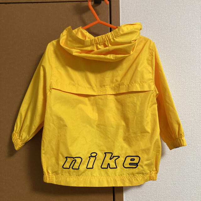 NIKE(ナイキ)のNIKE ナイキ　ナイロンジップパーカー　90cm イエロー キッズ/ベビー/マタニティのキッズ服男の子用(90cm~)(ジャケット/上着)の商品写真