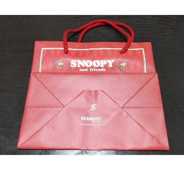 SNOOPY(スヌーピー)の【新品未使用】SNOOPY紙袋　お菓子メーカーコラボ紙袋 レディースのバッグ(ショップ袋)の商品写真