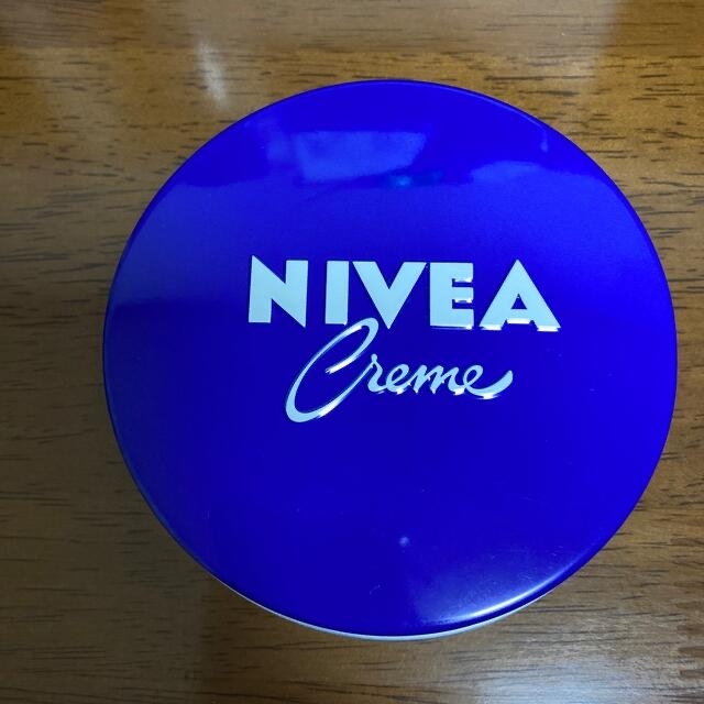 ニベア(ニベア)のNIVEA ニベア　冬　限定　空き缶 エンタメ/ホビーのコレクション(その他)の商品写真