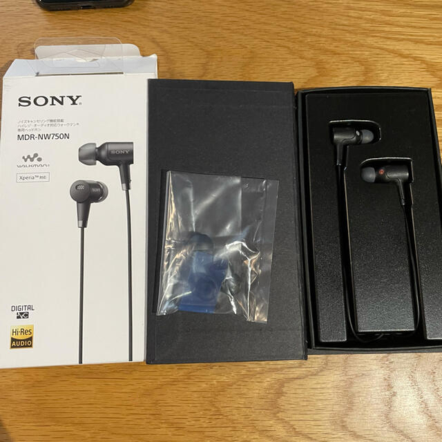 SONY(ソニー)の【新品未開封】SONY WALKMAN NW-A100TPS おまけ付き スマホ/家電/カメラのオーディオ機器(ポータブルプレーヤー)の商品写真