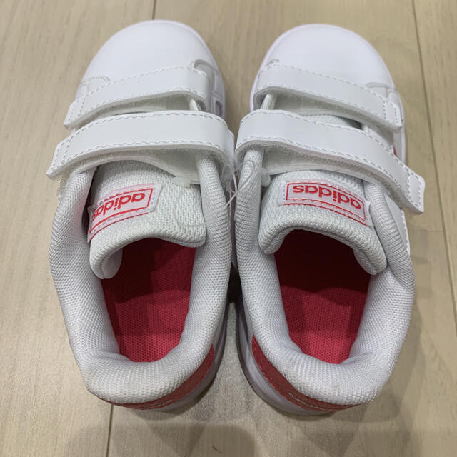 adidas(アディダス)のadidasアディダス スニーカー キッズ グランドコート 女児16.0㎝ 新品 キッズ/ベビー/マタニティのキッズ靴/シューズ(15cm~)(スニーカー)の商品写真