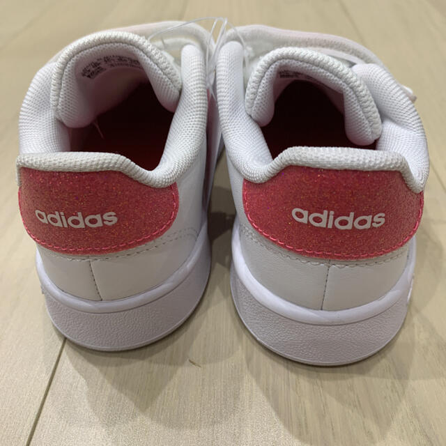 adidas(アディダス)のadidasアディダス スニーカー キッズ グランドコート 女児16.0㎝ 新品 キッズ/ベビー/マタニティのキッズ靴/シューズ(15cm~)(スニーカー)の商品写真