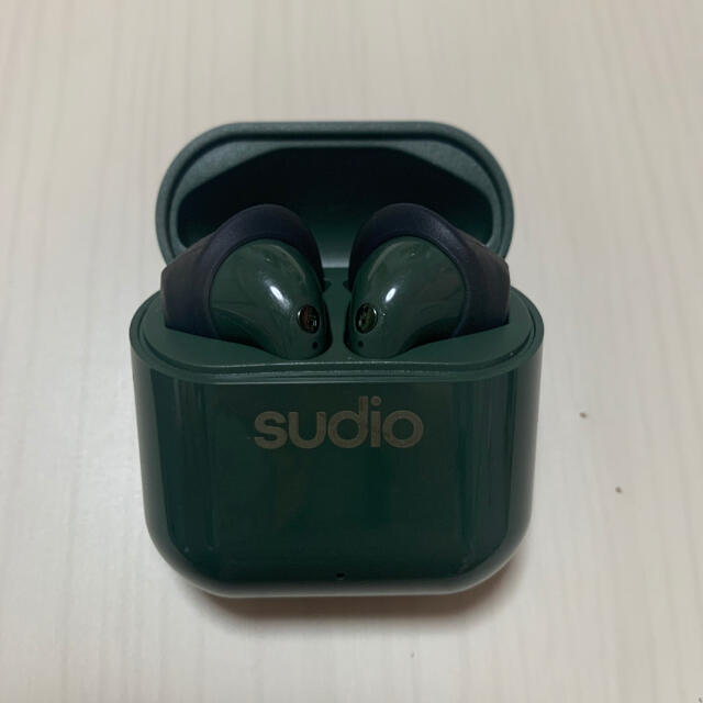 Apple(アップル)のワイヤレスイヤホン / sudio nio スマホ/家電/カメラのオーディオ機器(ヘッドフォン/イヤフォン)の商品写真