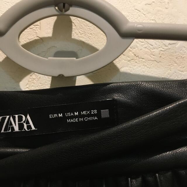 ZARA(ザラ)のZARA   ブラック裾レース　フェイクレザースカートM レディースのスカート(ロングスカート)の商品写真