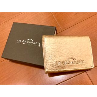 新品！LA BAGAGERIE ラバガジェリー　コンパクト二つ折り財布　ゴールド(財布)