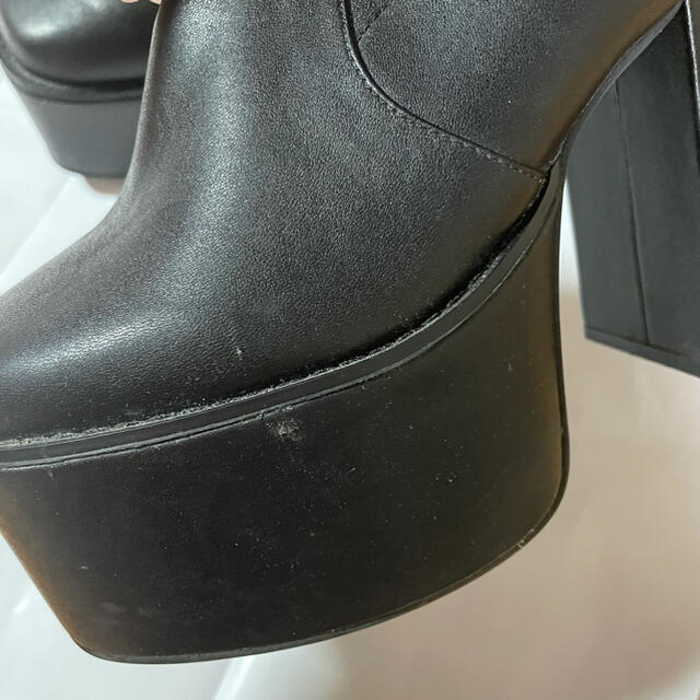 R&E(アールアンドイー)の厚底ショートブーツ レディースの靴/シューズ(ブーツ)の商品写真