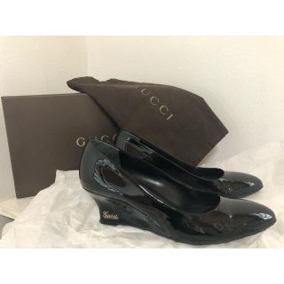 グッチ(Gucci)の美品　♡ GUCCI エナメル　ウェッジ　パンプス　グッチ (ハイヒール/パンプス)