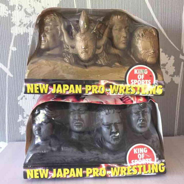 新日本プロレス 貯金箱 2個セット（新品未開封・非売品・レア） エンタメ/ホビーのおもちゃ/ぬいぐるみ(キャラクターグッズ)の商品写真