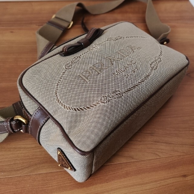 PRADA(プラダ)のPRADA　ロゴジャガード　ショルダーバッグ レディースのバッグ(ショルダーバッグ)の商品写真