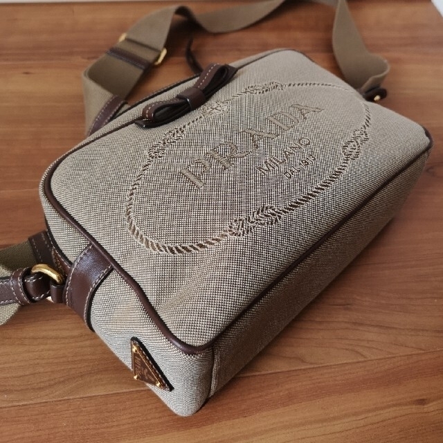 PRADA プラダ ロゴジャガード ショルダーバッグ-