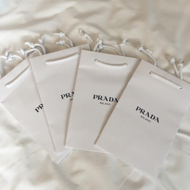 PRADA(プラダ)の新品未使用 プラダ PRADA ショッピングバッグ ショッパー 紙袋 レディースのバッグ(ショップ袋)の商品写真