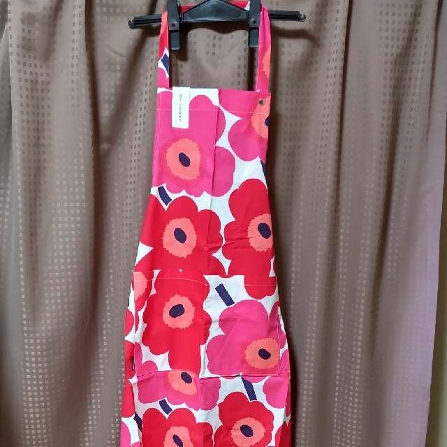 marimekko(マリメッコ)の【キャンディ様専用】【未使用】marimekko ウニッコ エプロン インテリア/住まい/日用品のキッチン/食器(収納/キッチン雑貨)の商品写真