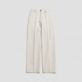 マーカウェア(MARKAWEAR)のmarkaware flat front trousers ecru サイズ1(スラックス)