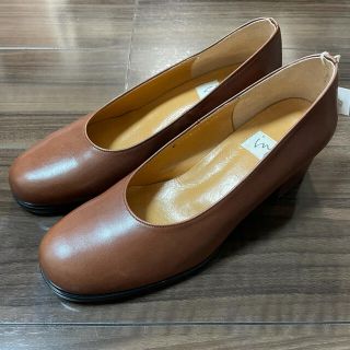 イング(ing)のING 本革　パンプス　ローヒール　未使用　22.5cm 日本製(ハイヒール/パンプス)