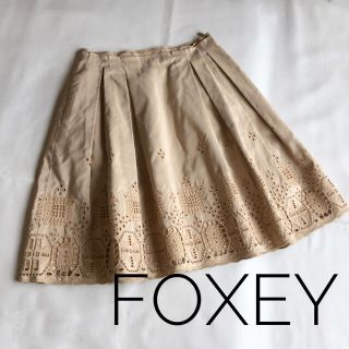 フォクシー(FOXEY)の【極美品】FOXEY フォクシー　ブティック　タックスカート　シルク　刺繍　(ひざ丈スカート)