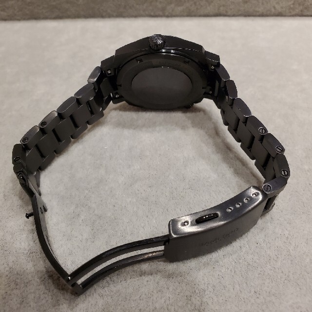 TAG Heuer(タグホイヤー)の【美品】バンフォード ブラックアクアGMT メンズの時計(腕時計(アナログ))の商品写真