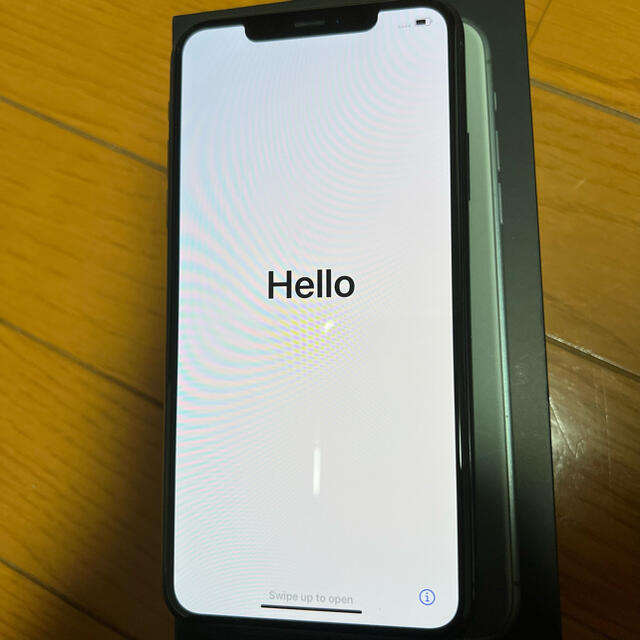 Apple(アップル)のiPhone 11 Pro Max 64GB ミッドナイトグリーン スマホ/家電/カメラのスマートフォン/携帯電話(スマートフォン本体)の商品写真