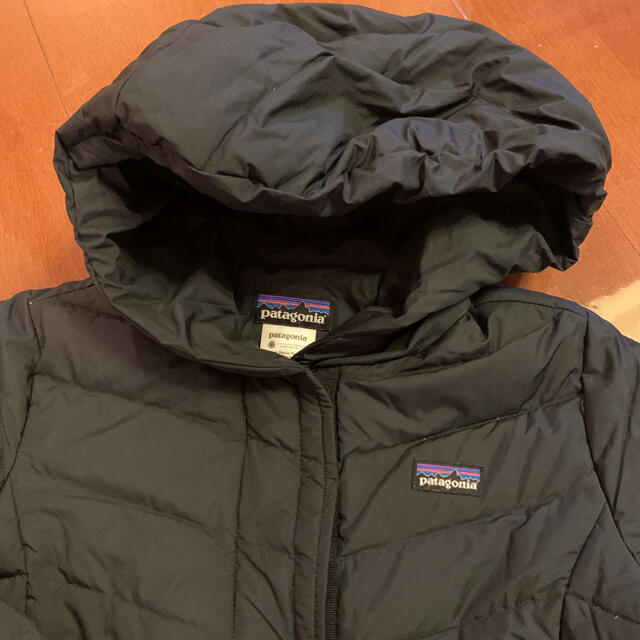 patagonia(パタゴニア)のパタゴニア ダウンコート　ガールズ　キッズ キッズ/ベビー/マタニティのキッズ服女の子用(90cm~)(コート)の商品写真