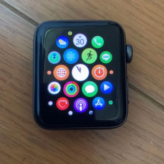 Apple Watch(アップルウォッチ)のapple watch 42mm グレーseries2 ワイヤレスイヤホンセット メンズの時計(腕時計(デジタル))の商品写真