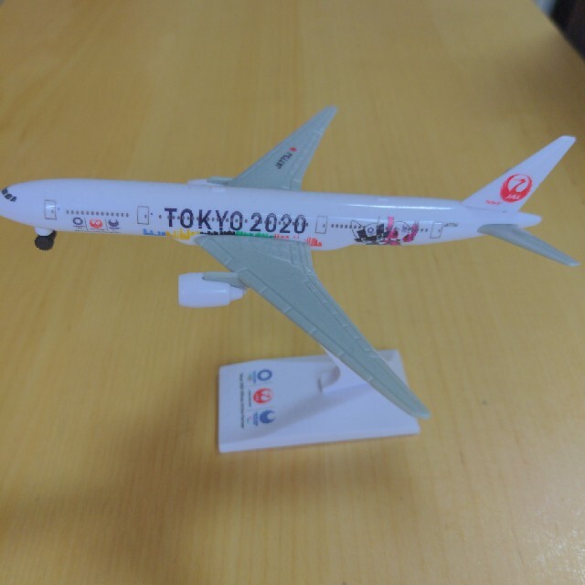 JAL(日本航空)(ジャル(ニホンコウクウ))の非売品　JAL　2020 TOKYO仕様　プラモデル エンタメ/ホビーのおもちゃ/ぬいぐるみ(模型/プラモデル)の商品写真