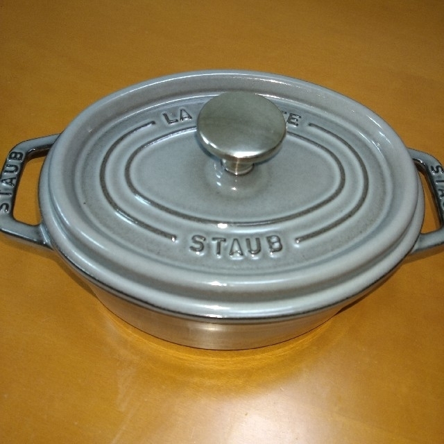 STAUB(ストウブ)のstaubstaub ストウブ 「 ピコ ココット オーバル グレー 17cm  インテリア/住まい/日用品のキッチン/食器(鍋/フライパン)の商品写真