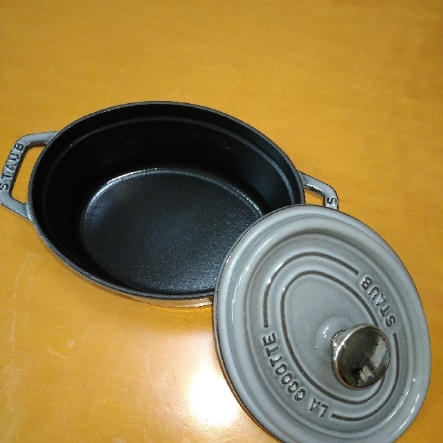 STAUB(ストウブ)のstaubstaub ストウブ 「 ピコ ココット オーバル グレー 17cm  インテリア/住まい/日用品のキッチン/食器(鍋/フライパン)の商品写真