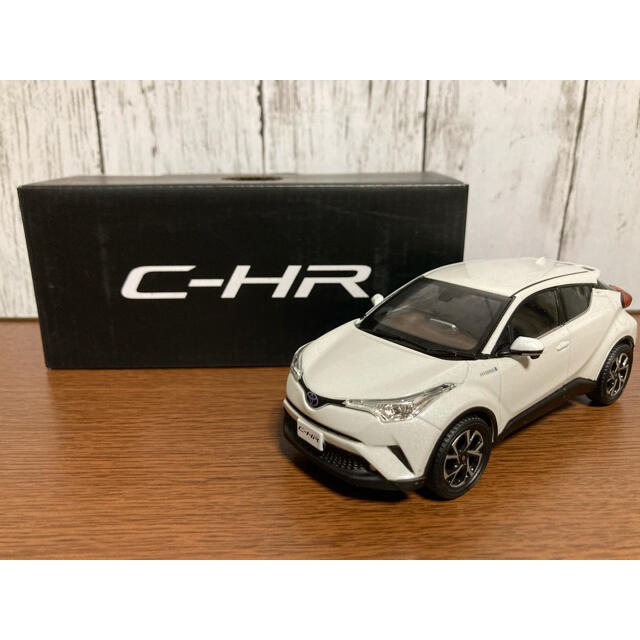 トヨタ TOYOTA CH-R ミニカー ホワイトパールクリスタルシャインの通販 by なごん's shop｜トヨタならラクマ