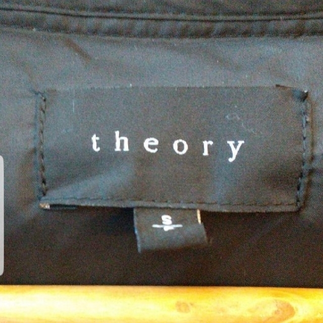 theory(セオリー)のtheory　ブラック　ショート　ダウン　 レディースのジャケット/アウター(ダウンジャケット)の商品写真