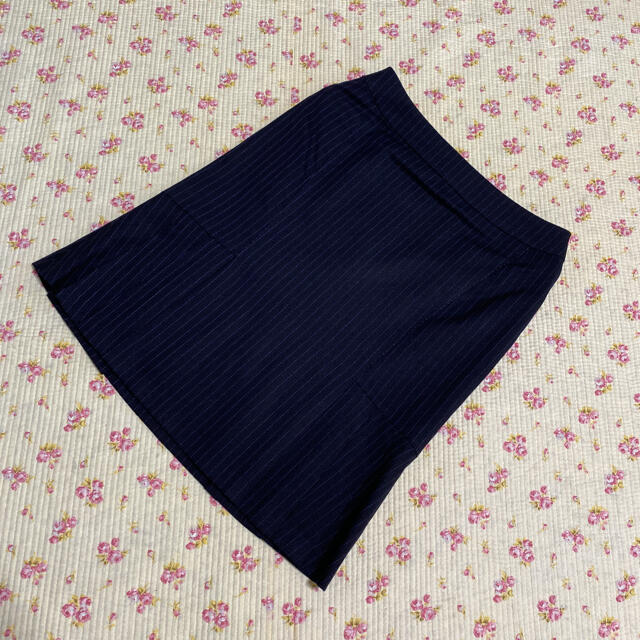 INED(イネド)のイネド スカート 濃紺 9 W66 DMW レディースのスカート(ひざ丈スカート)の商品写真